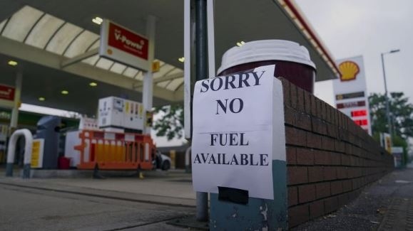 90% от британските бензиностанции останаха без гориво